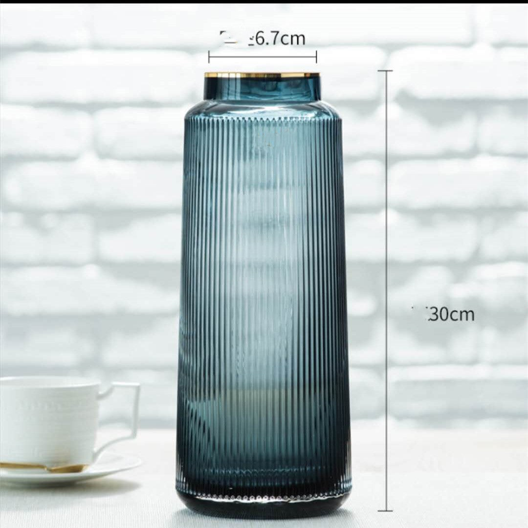 Light Luxury Retro Vertical Stripe Glass Vase With Gold Flower Arrangement