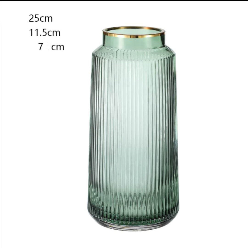 Light Luxury Retro Vertical Stripe Glass Vase With Gold Flower Arrangement