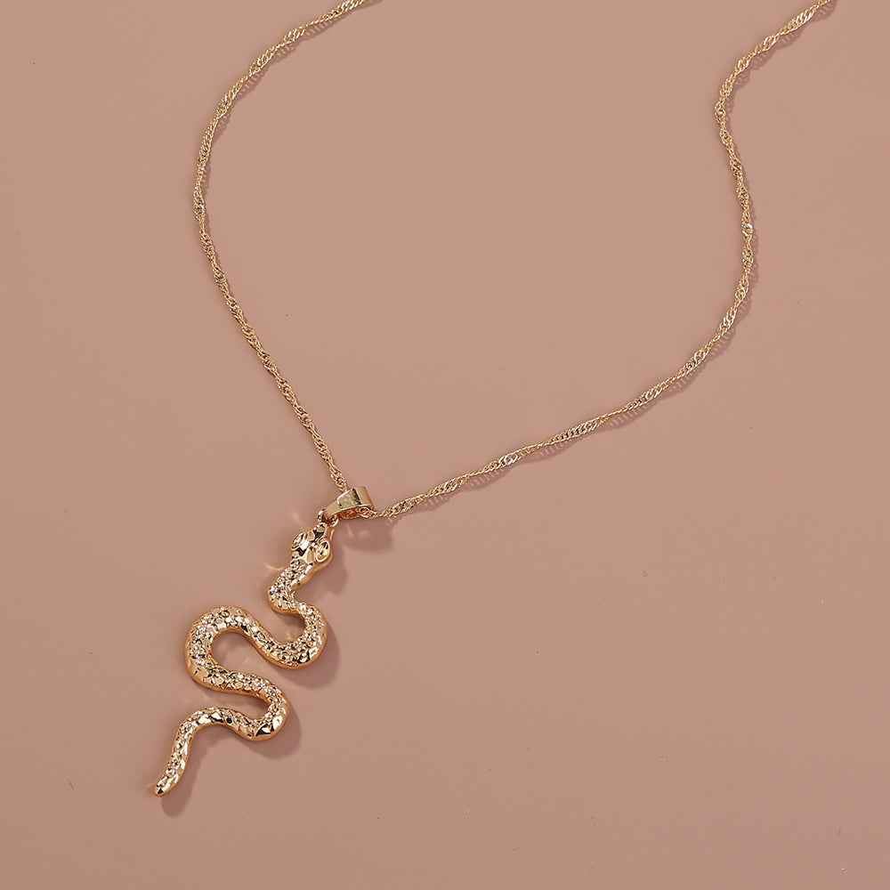 Gold Serpentine pendant necklace