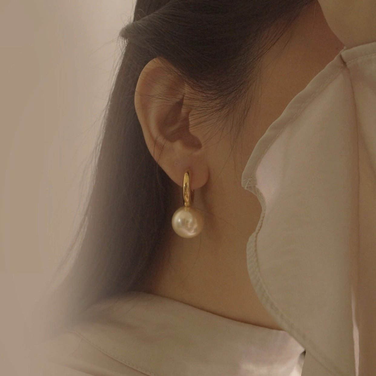 Gold pearl Hoop earring