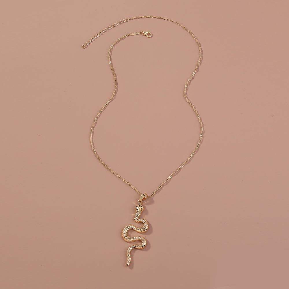 Gold Serpentine pendant necklace