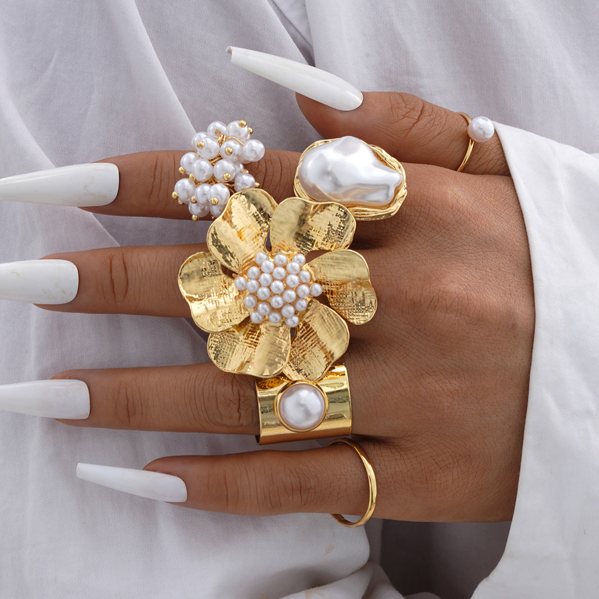 Tapping Pattern Opening Wide Ring Suit